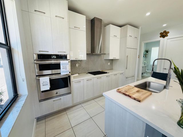 8288 NW 44th Terrace, Doral, FL 33166