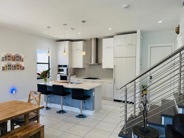 8288 NW 44th Terrace, Doral, FL 33166