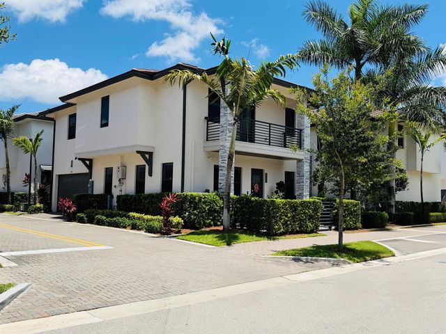 8288 NW 44th Terrace, Doral, FL 33166