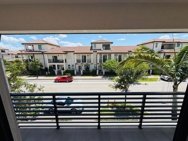 8288 NW 44th Terrace, Doral, FL 33166
