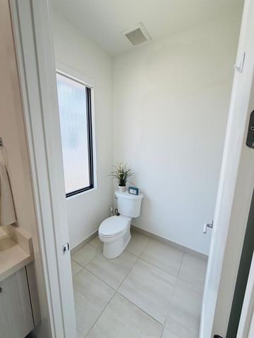 8288 NW 44th Terrace, Doral, FL 33166