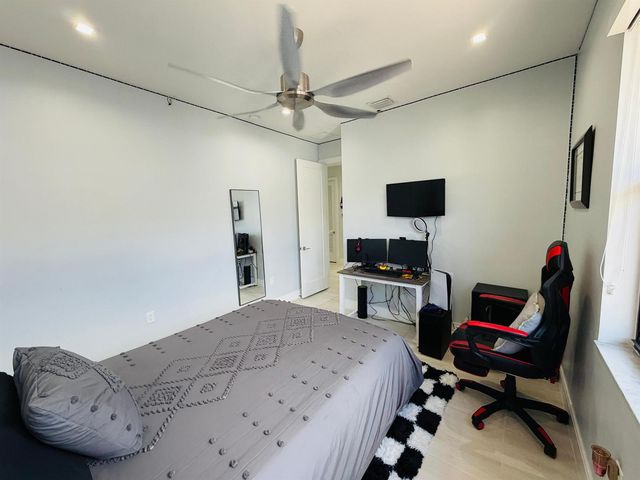 8288 NW 44th Terrace, Doral, FL 33166