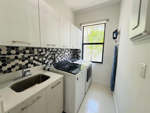 8288 NW 44th Terrace, Doral, FL 33166