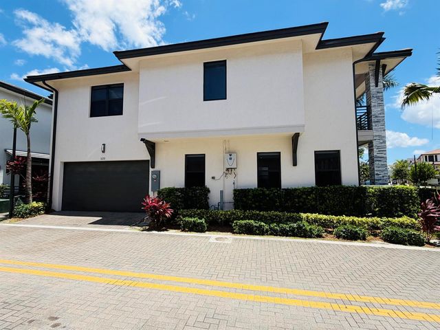 8288 NW 44th Terrace, Doral, FL 33166