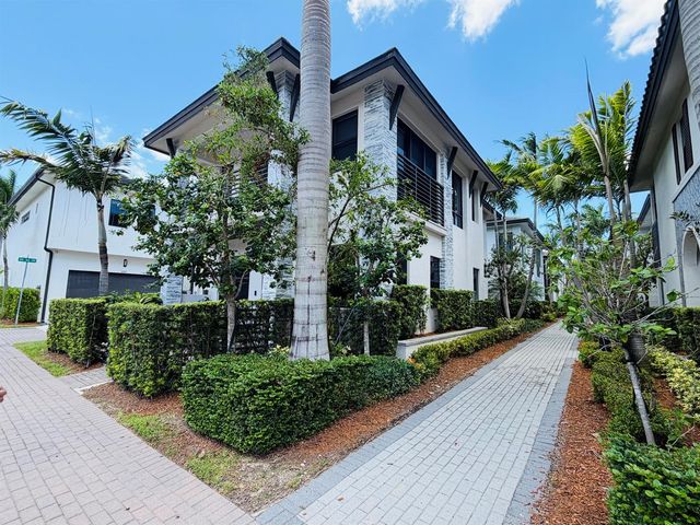 8288 NW 44th Terrace, Doral, FL 33166