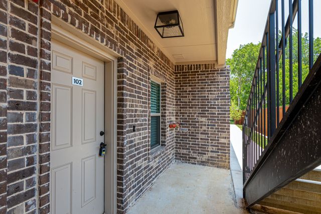 115 W Jones 102, Krum, TX 76249
