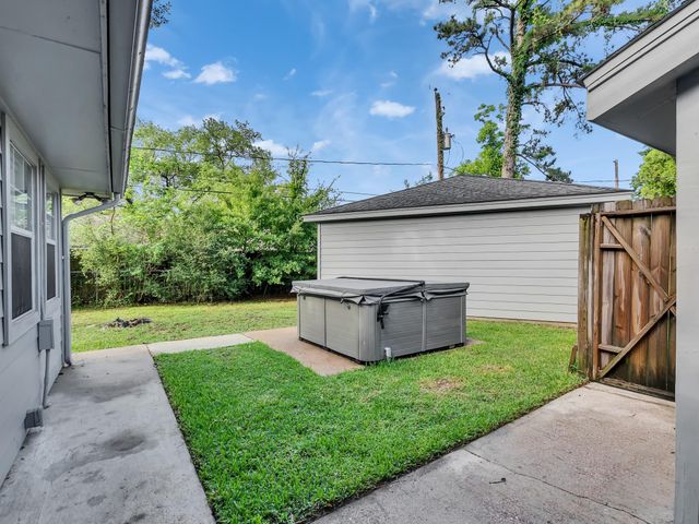 5623 Winding Way Drive, Houston, TX 77091