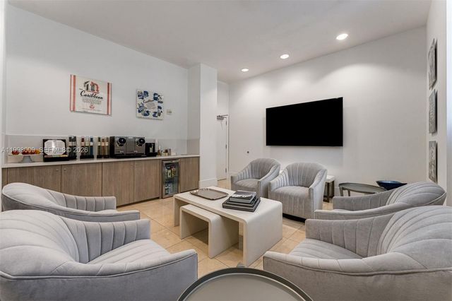 3739 Collins Avenue N-604, Miami Beach, FL 33140