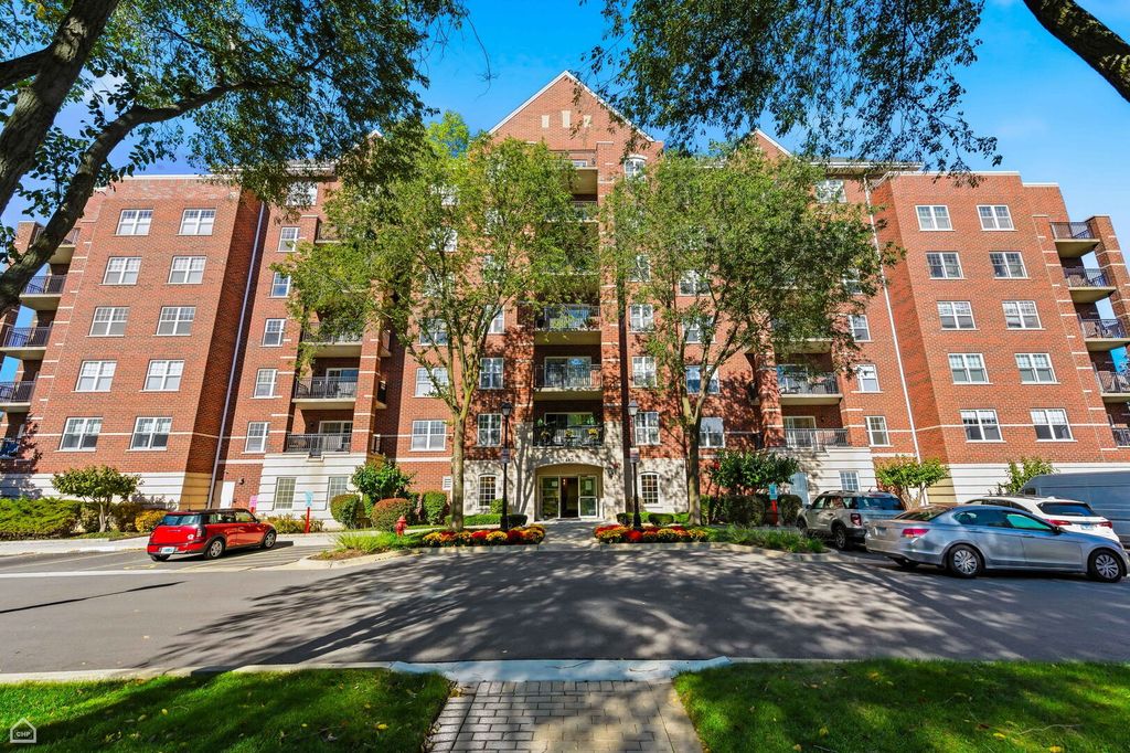 440 W Mahogany Court 303, Palatine, IL 60067