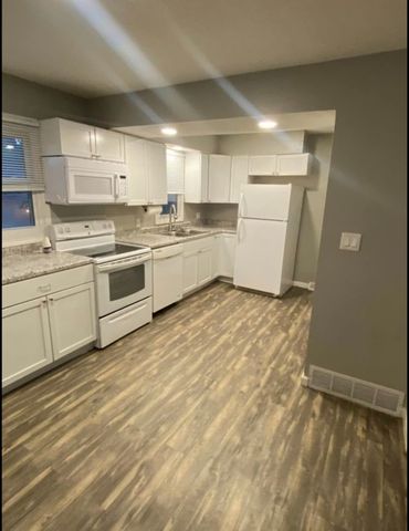 1200 - 1204 Watrous Avenue, Des Moines, IA 50315