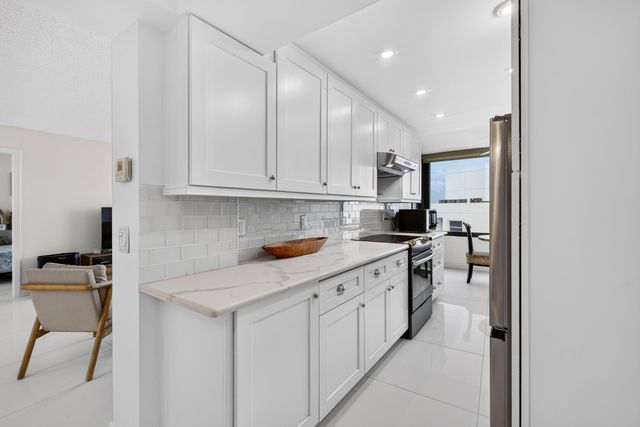 3590 S Ocean Boulevard 807, South Palm Beach, FL 33480