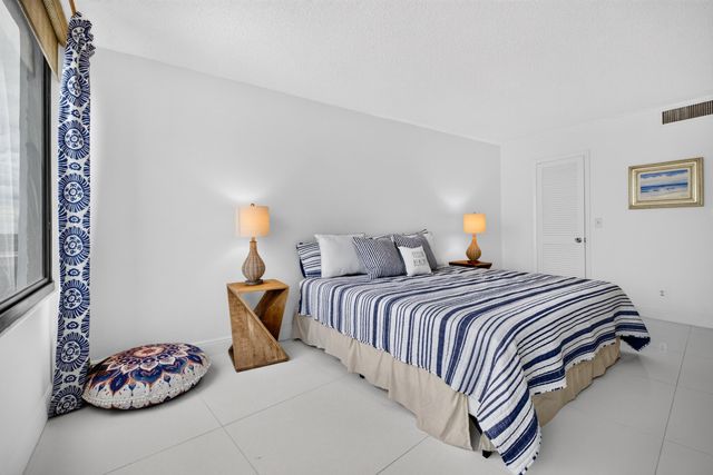3590 S Ocean Boulevard 807, South Palm Beach, FL 33480
