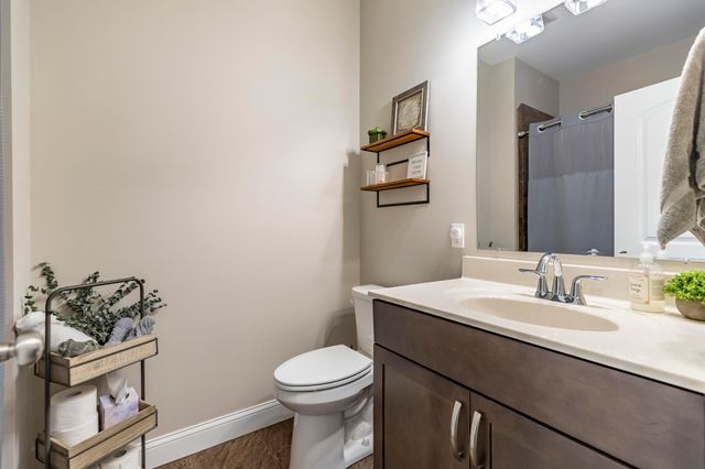 13 Covington Drive, Valparaiso, IN 46385
