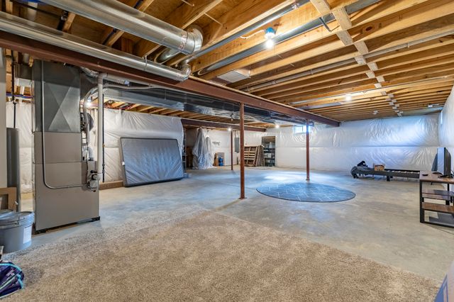 13 Covington Drive, Valparaiso, IN 46385