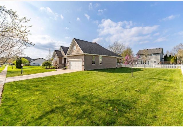 13 Covington Drive, Valparaiso, IN 46385