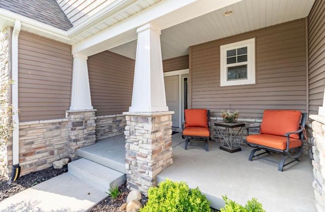13 Covington Drive, Valparaiso, IN 46385