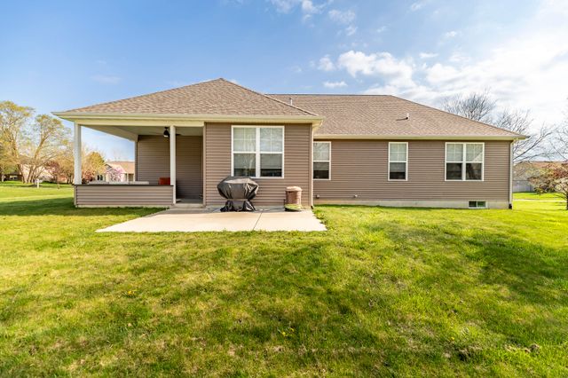 13 Covington Drive, Valparaiso, IN 46385