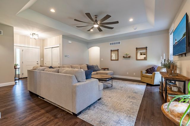 13 Covington Drive, Valparaiso, IN 46385