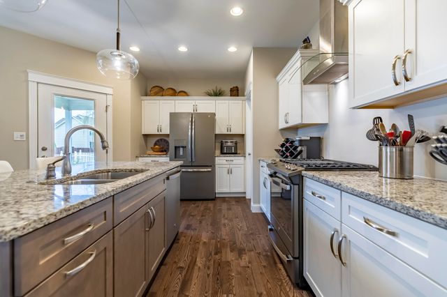 13 Covington Drive, Valparaiso, IN 46385