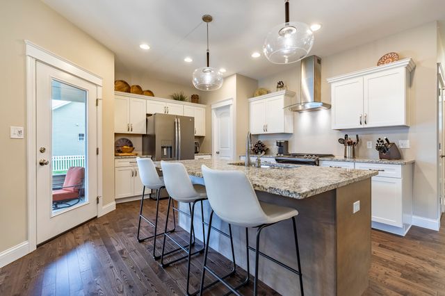 13 Covington Drive, Valparaiso, IN 46385