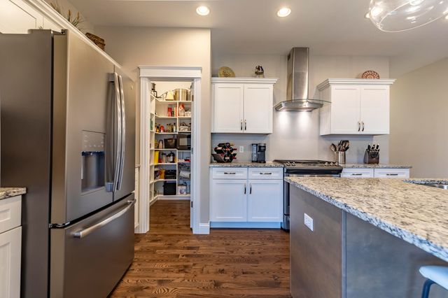 13 Covington Drive, Valparaiso, IN 46385