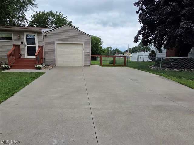 1341 Benton Street, Barberton, OH 44203