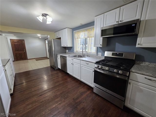 1341 Benton Street, Barberton, OH 44203