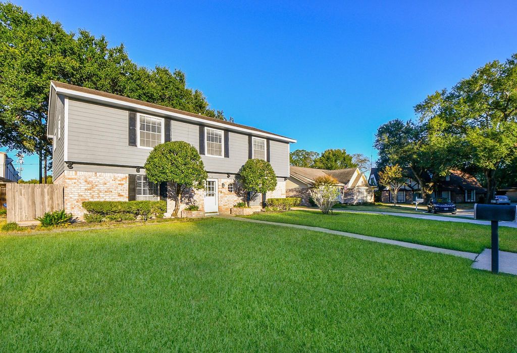 7310 Ridge Oak Drive, Houston, TX 77088