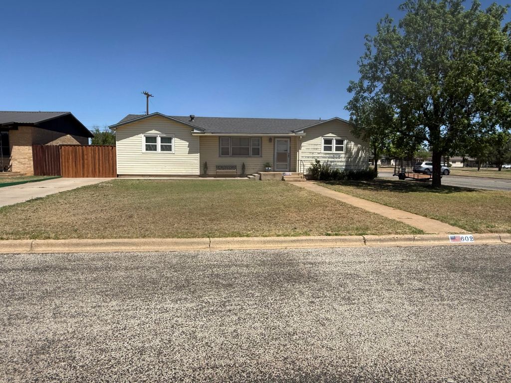 602 8th Street, Wolfforth, TX 79382