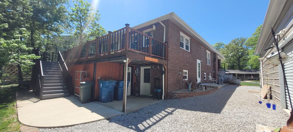 Image 12 of property listing at 1010 Wilshire Drive, Mt Vernon, IL 62864