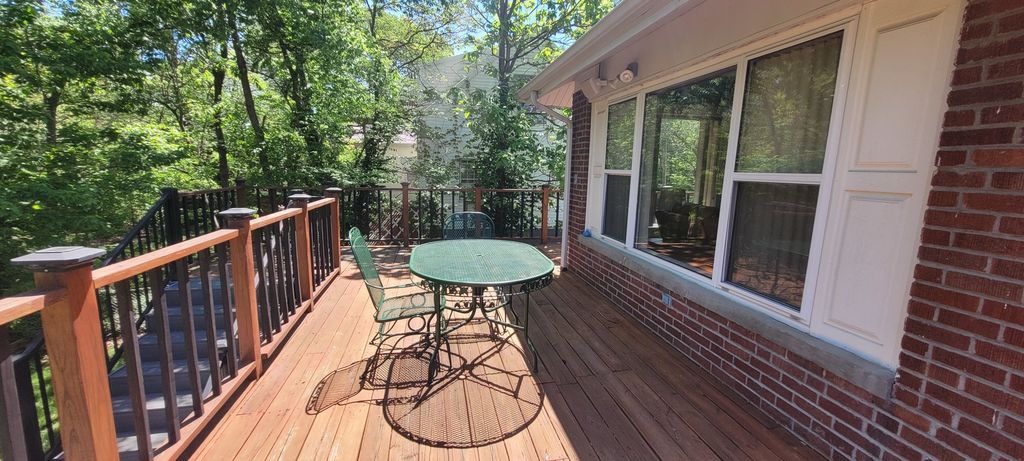 Image 14 of property listing at 1010 Wilshire Drive, Mt Vernon, IL 62864