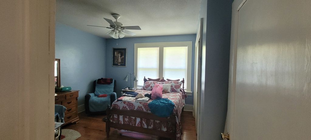 Image 7 of property listing at 1010 Wilshire Drive, Mt Vernon, IL 62864
