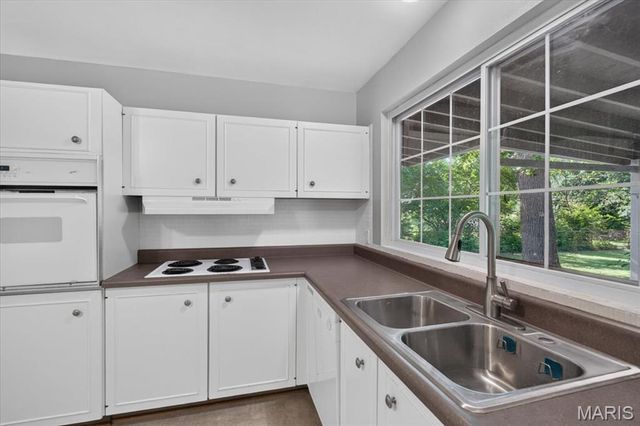3041 Wintergreen Drive, Florissant, MO 63033