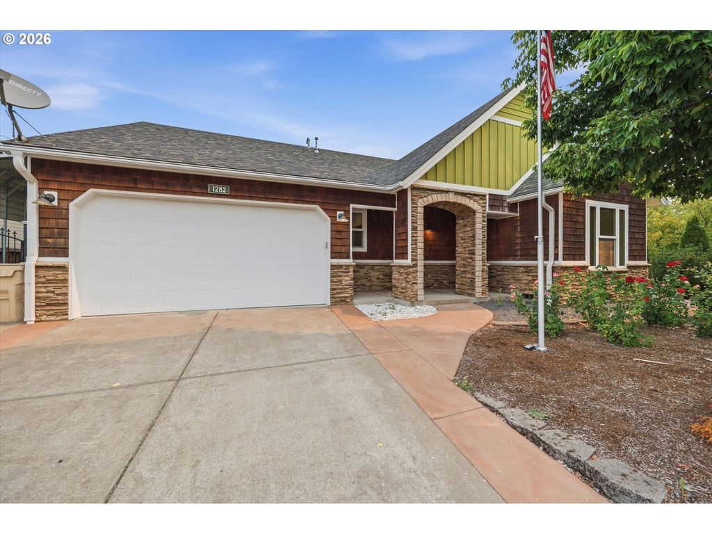 Image 1 of property listing at 1282 Se ACADEMY St, Dallas, OR 97338