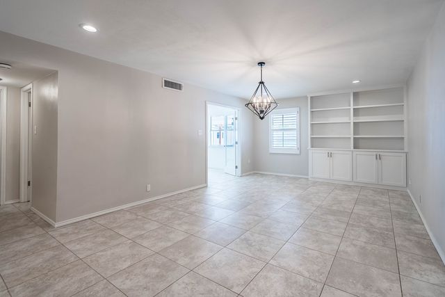 2200 Whitney Dr, Midland, TX 79705