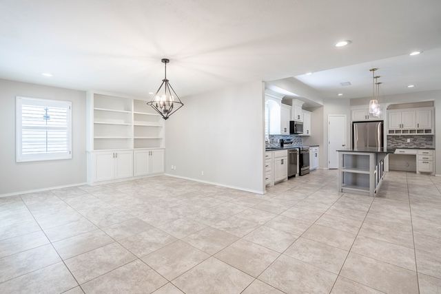 2200 Whitney Dr, Midland, TX 79705