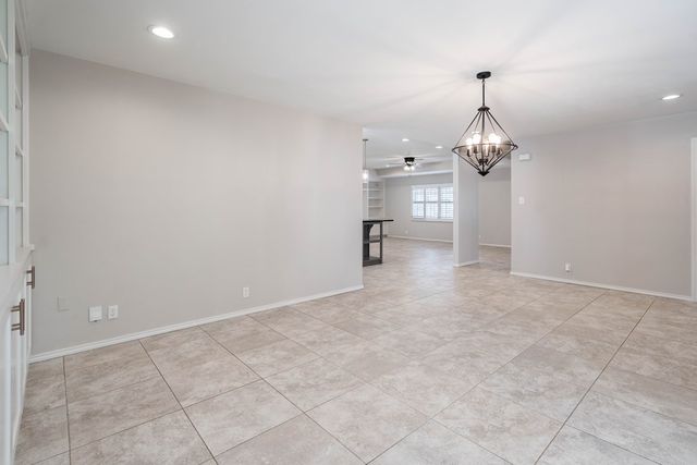 2200 Whitney Dr, Midland, TX 79705