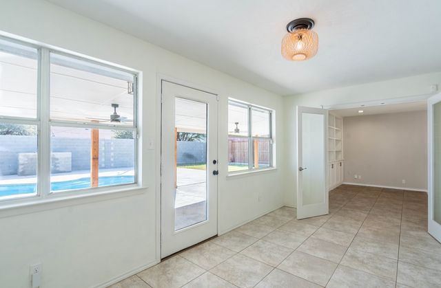 2200 Whitney Dr, Midland, TX 79705