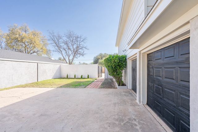 2200 Whitney Dr, Midland, TX 79705