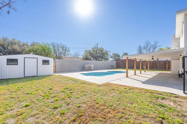 2200 Whitney Dr, Midland, TX 79705