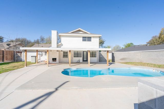 2200 Whitney Dr, Midland, TX 79705