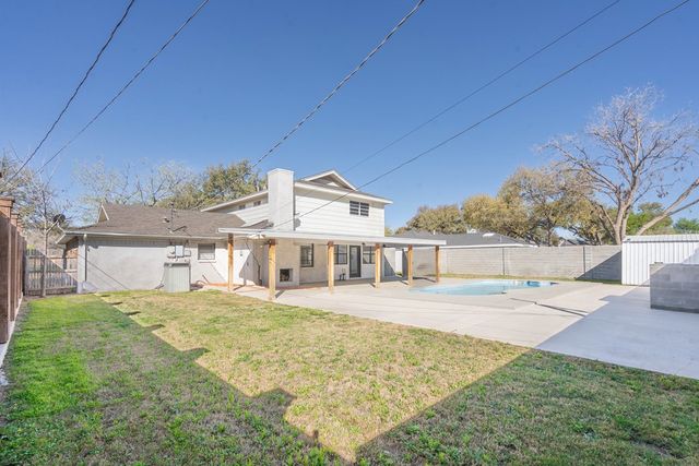 2200 Whitney Dr, Midland, TX 79705