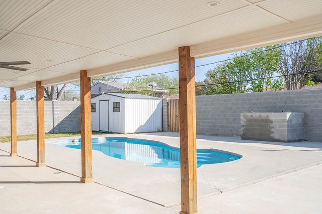 2200 Whitney Dr, Midland, TX 79705