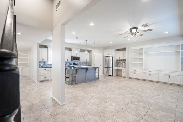 2200 Whitney Dr, Midland, TX 79705