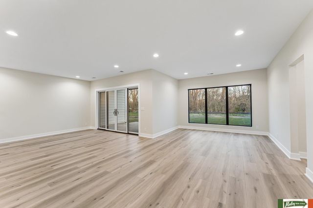 20123 Zander Court, Omaha, NE 68022