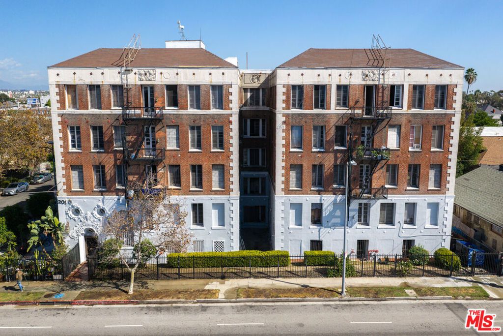 2000 Arlington Avenue, Los Angeles, CA 90018 — exterior