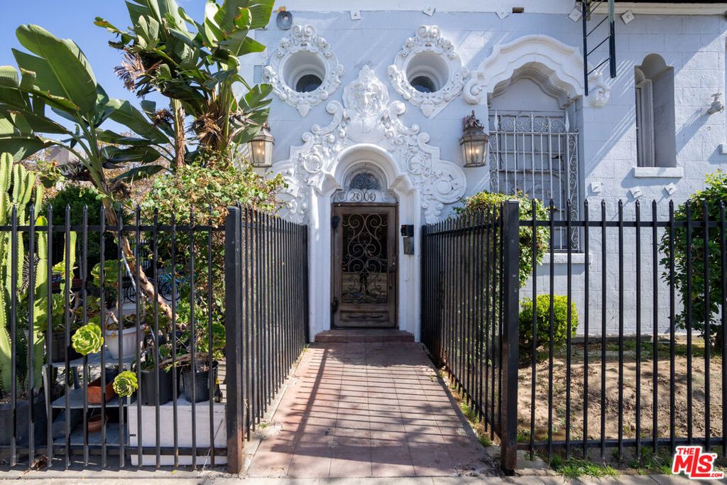 2000 Arlington Avenue, Los Angeles, CA 90018 — photo 4