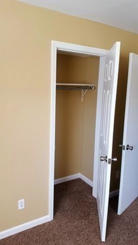 3885 Northeast Dr Apt E, Clarksville, TN 37040