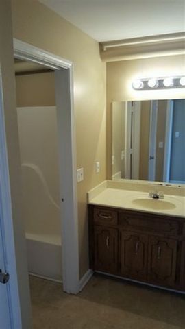 3885 Northeast Dr Apt E, Clarksville, TN 37040