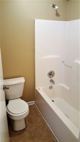 3885 Northeast Dr Apt E, Clarksville, TN 37040